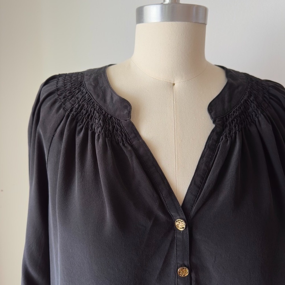 Lilly Pulitzer Elsa 100% Silk Long Sleeve Flowy Top-3 Button V-neck-Onyx-Size Lg - Picture 2 of 16
